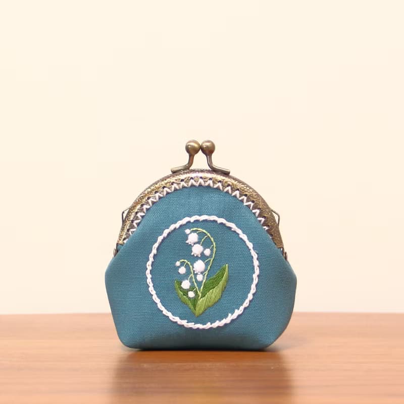 すずらん　刺繍　がま口　ミニポーチ　手刺繍