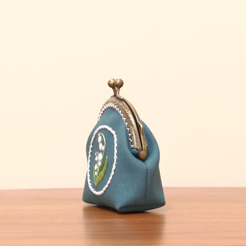 すずらん　刺繍　がま口　ミニポーチ　手刺繍