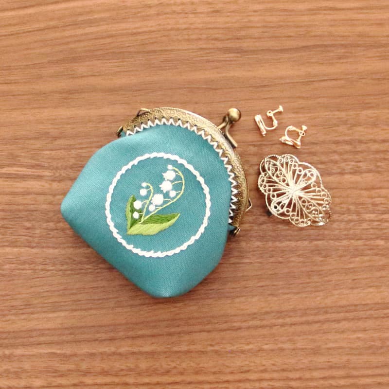 すずらん　刺繍　がま口　ミニポーチ　手刺繍