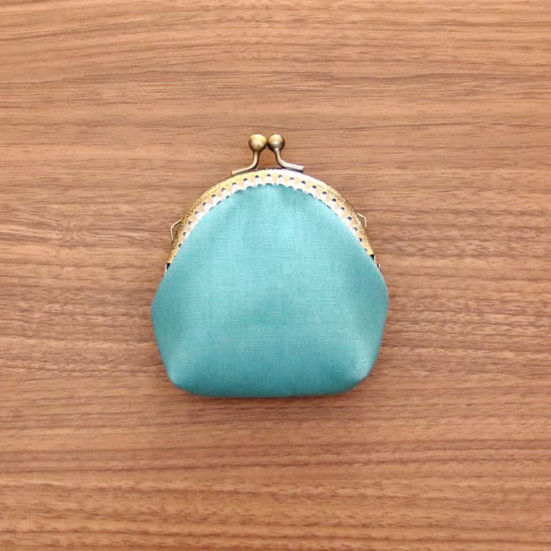 すずらん　刺繍　がま口　ミニポーチ　手刺繍