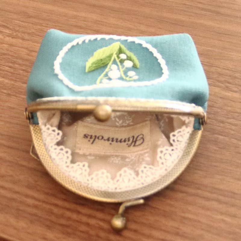 すずらん　刺繍　がま口　ミニポーチ　手刺繍