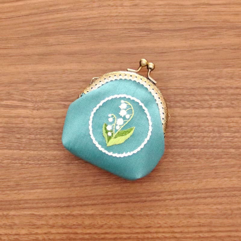 すずらん　刺繍　がま口　ミニポーチ　手刺繍