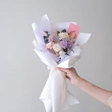 淡淡粉紫永生康乃馨花束