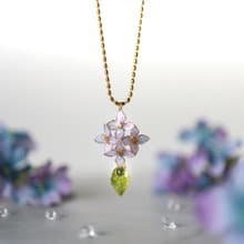 しっとり　紫陽花と雨粒のロングネックレス