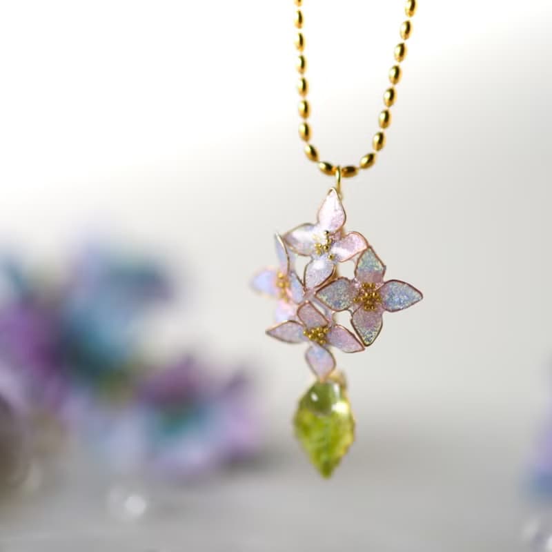しっとり　紫陽花と雨粒のロングネックレス