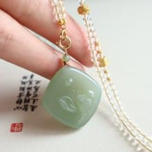 天然和田玉雕花方牌吊墜冰底晴水料顏色美玉質細膩