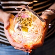 LIWU 讓愛發光 乾燥花圓球小夜燈(4色可挑.附精美提袋及小卡)