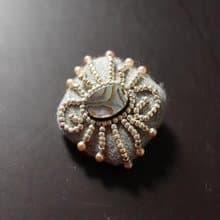 ひとくちチョコレートのブローチ いきもの グレー 3