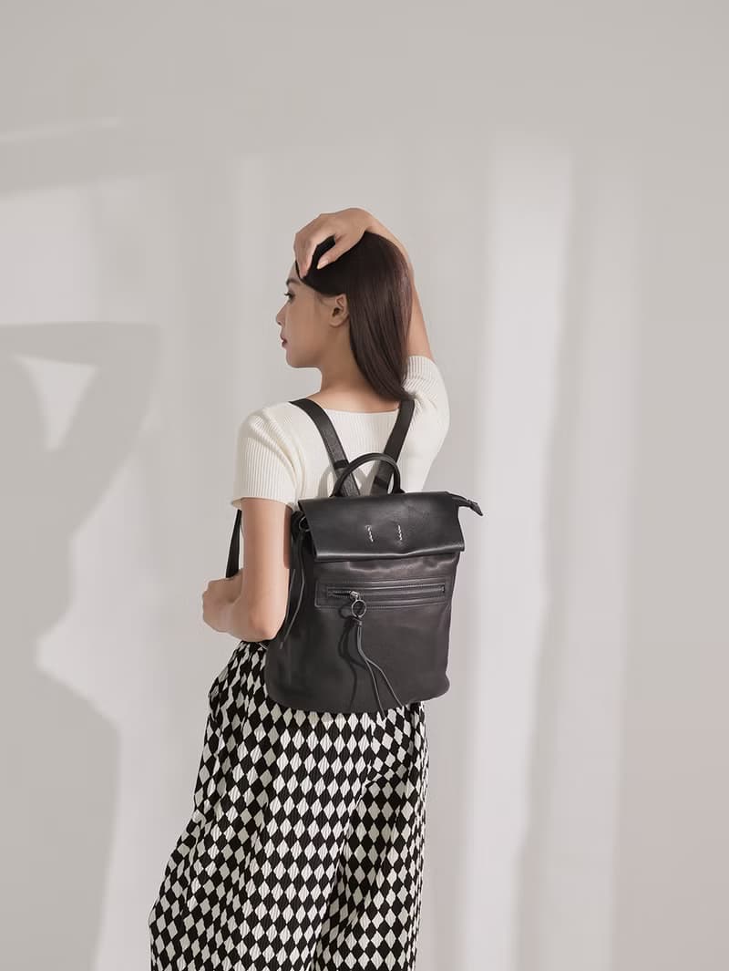 supportingrolestudio小率性簡單實用多層方形真皮後背包 黑