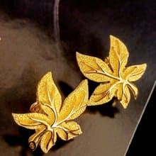 vintage jewelry Trifari 優雅金色浮雕紋理葉形 夾式耳環