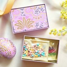 【英國糖果屋】蕾絲雕花方形小珠寶糖果盒(粉)