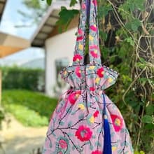 手工刺繡 粉紫色 花卉 索繩束口 手袋 手提包