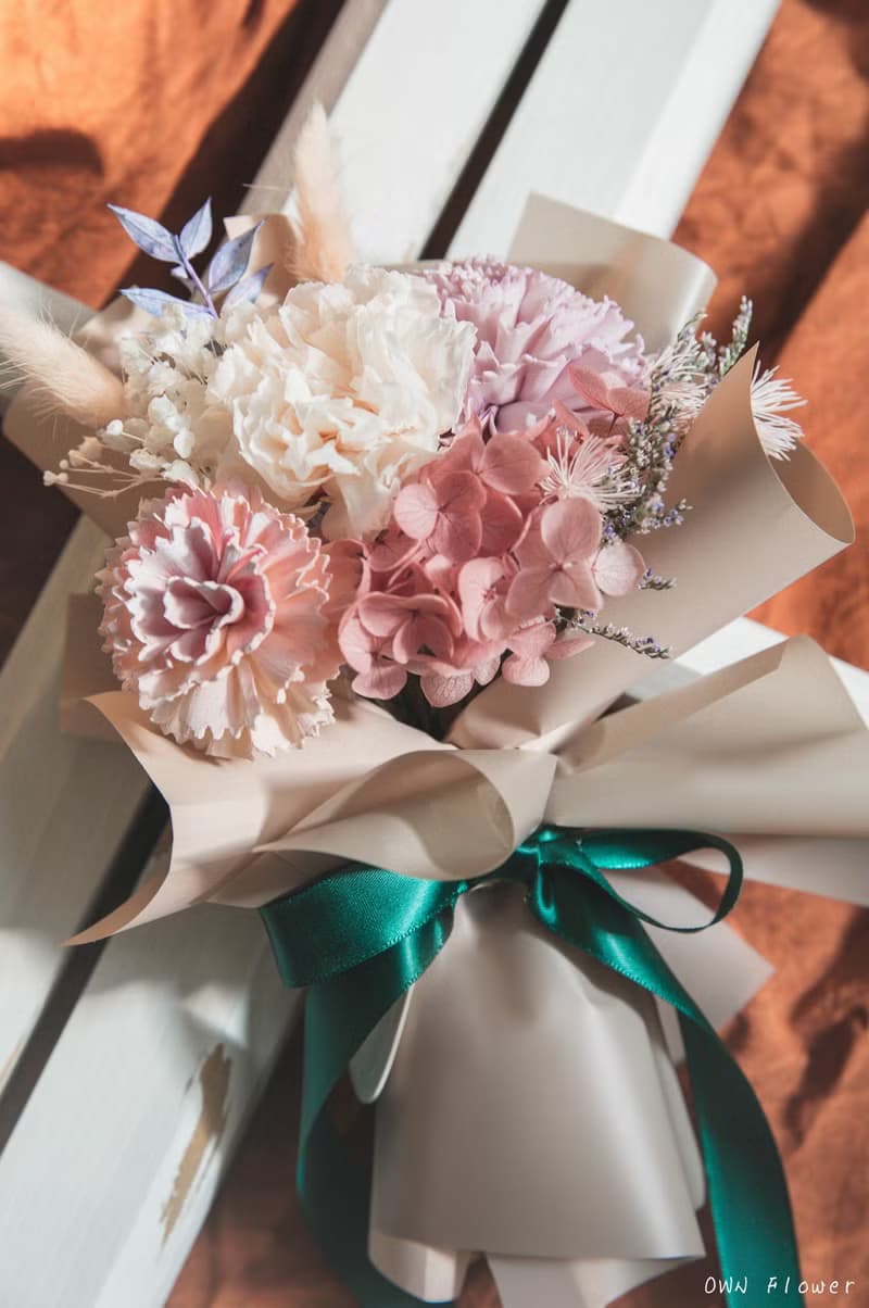 永生康乃馨/母親節花束/母親節禮物/永生花束/不凋花束/畢業花束