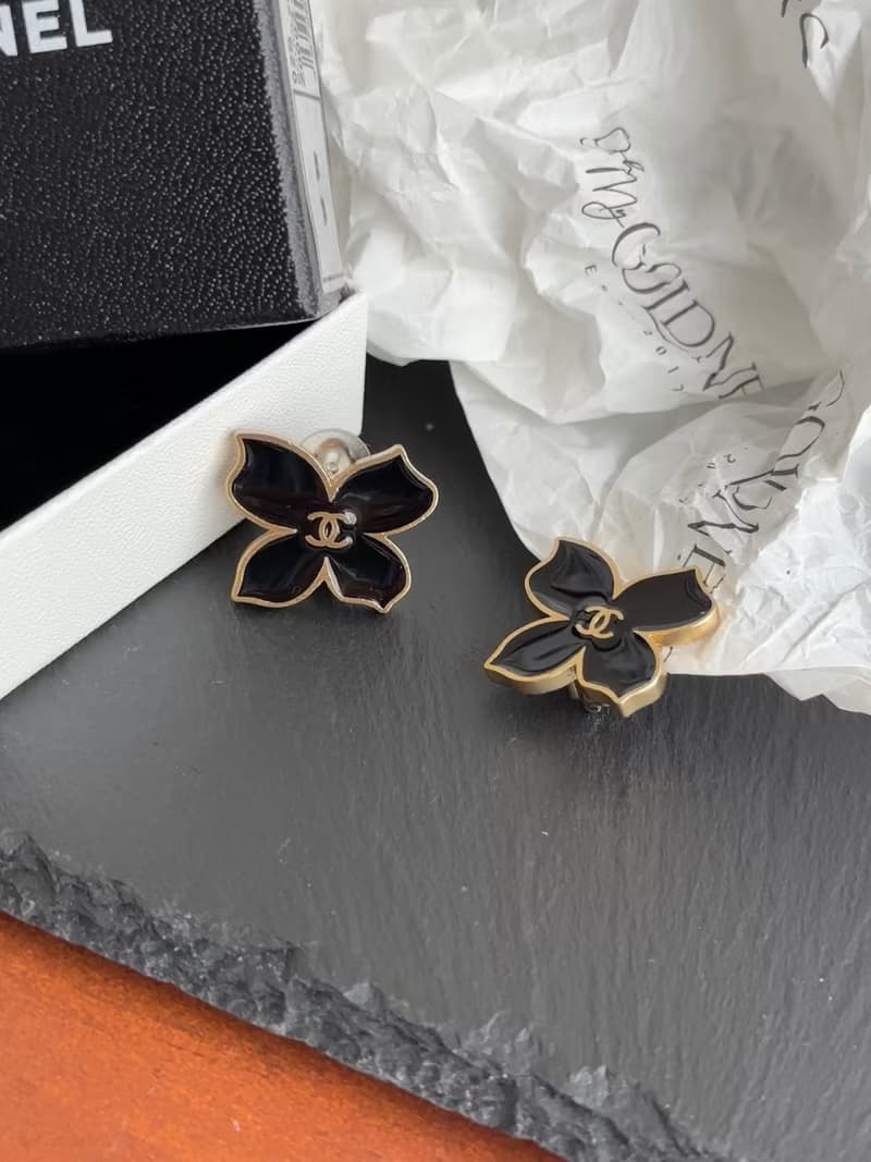 中古品 CHANEL 香奈兒 黑色琺瑯蝴蝶耳夾