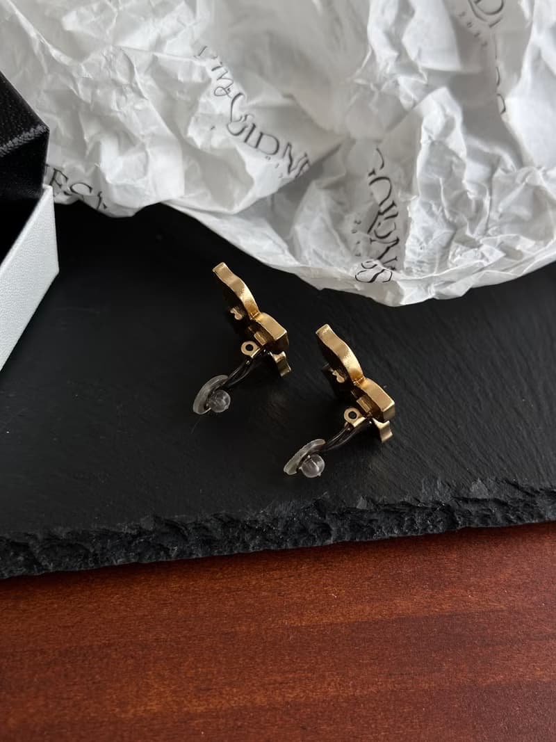 中古品 CHANEL 香奈兒 黑色琺瑯蝴蝶耳夾