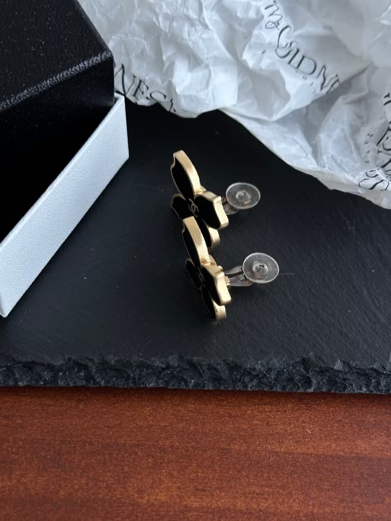 中古品 CHANEL 香奈兒 黑色琺瑯蝴蝶耳夾