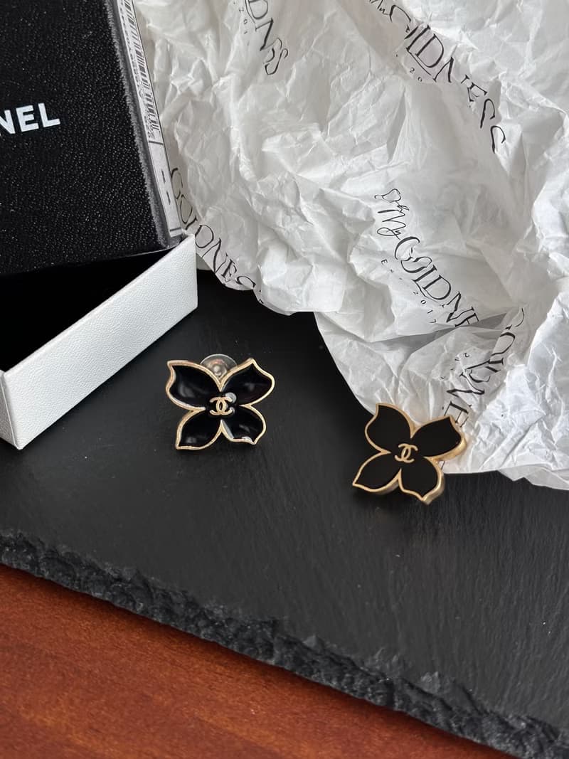 中古品 CHANEL 香奈兒 黑色琺瑯蝴蝶耳夾