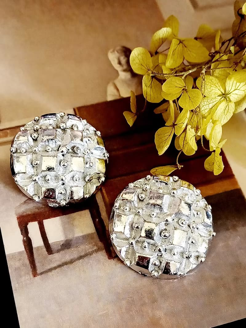 vintage jewelry  醒目立體銀色波蘿 夾式耳環