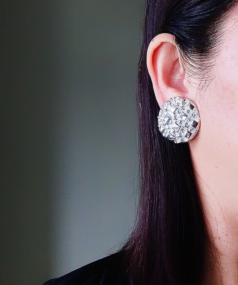 vintage jewelry  醒目立體銀色波蘿 夾式耳環