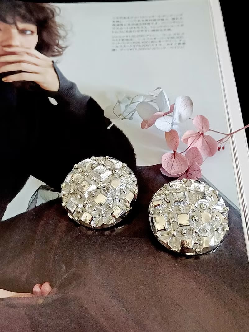 vintage jewelry  醒目立體銀色波蘿 夾式耳環