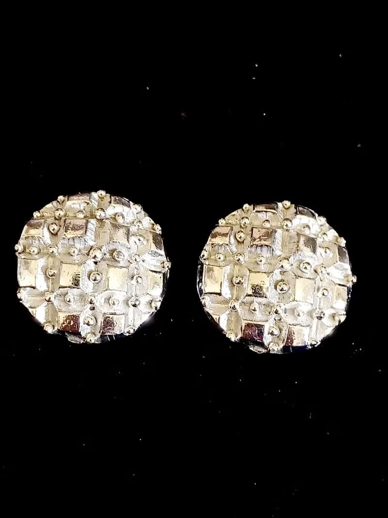 vintage jewelry  醒目立體銀色波蘿 夾式耳環