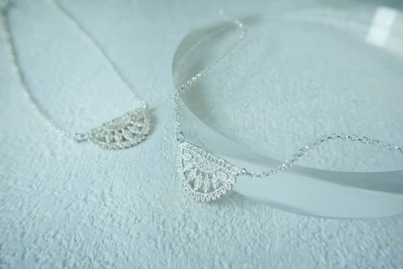 向陽蕾絲花片項鍊/純銀