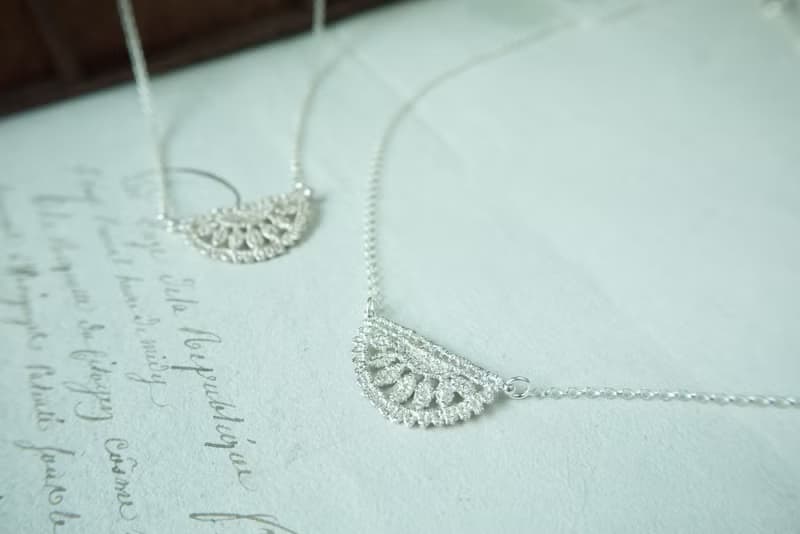 向陽蕾絲花片項鍊/純銀