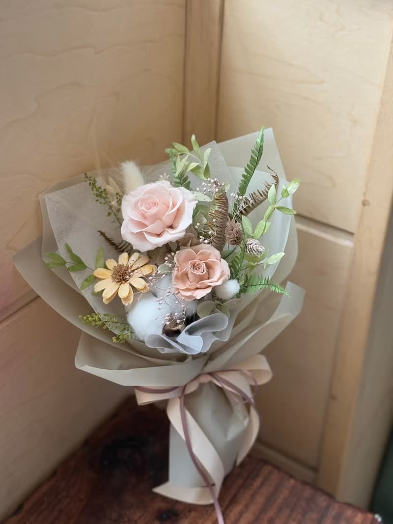 永生玫瑰花束 畢業花束 生日花 奶茶色
