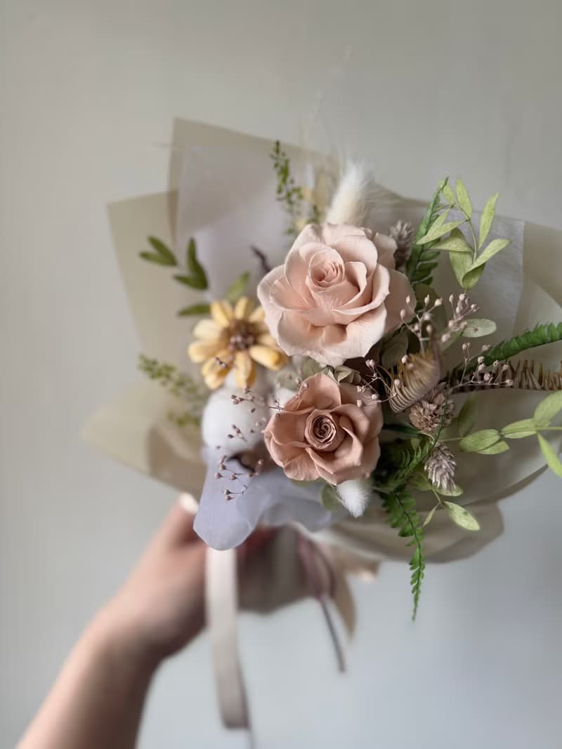 永生玫瑰花束 畢業花束 生日花 奶茶色