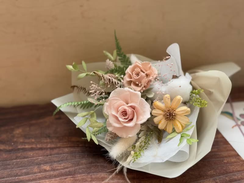 永生玫瑰花束 畢業花束 生日花 奶茶色