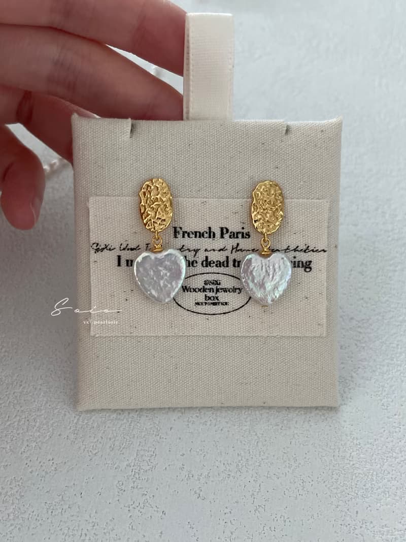 Vintage Golden Heart Earring 复古金色爱心珍珠耳钉