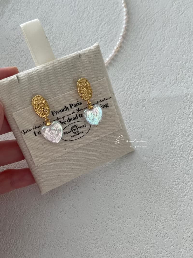 Vintage Golden Heart Earring 复古金色爱心珍珠耳钉