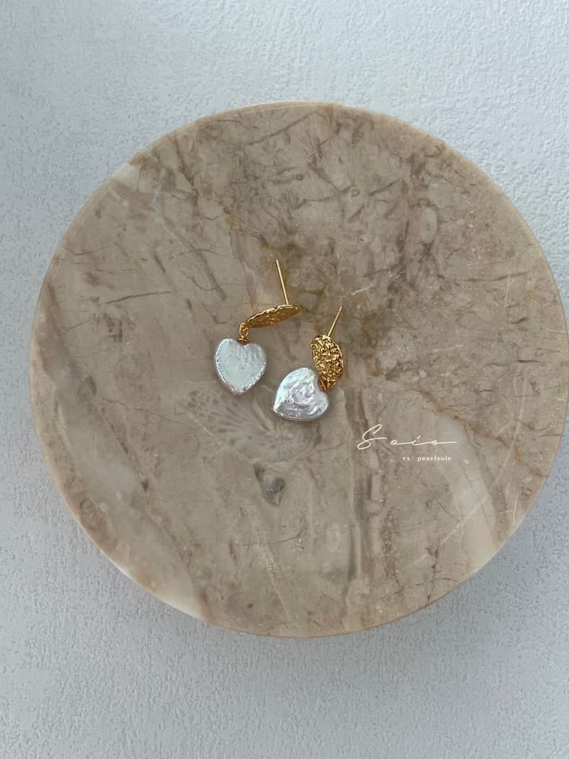 Vintage Golden Heart Earring 复古金色爱心珍珠耳钉