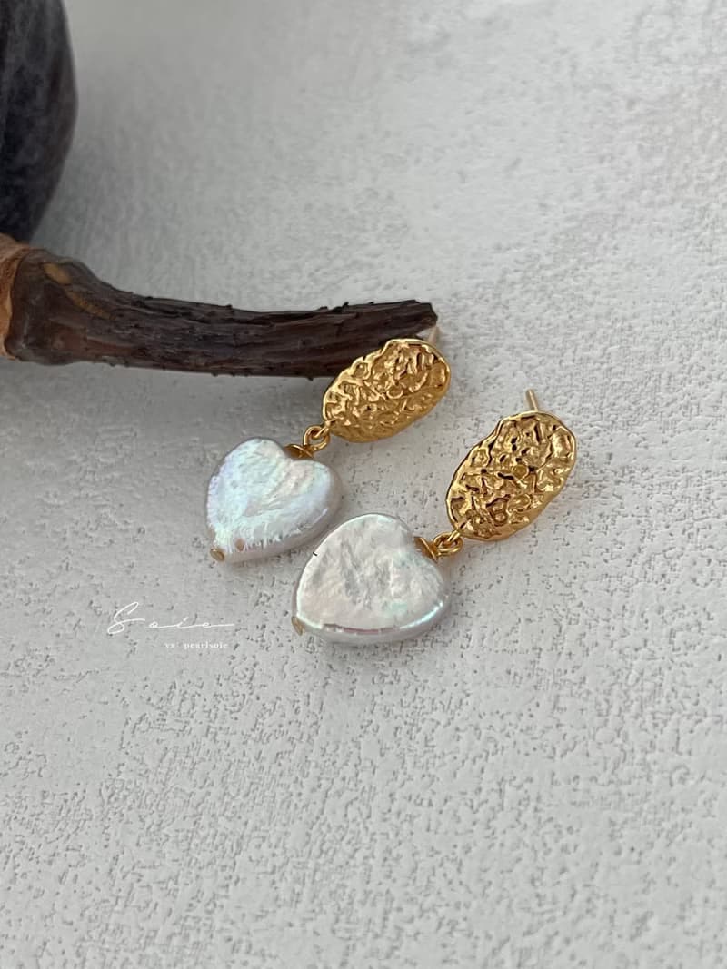 Vintage Golden Heart Earring 复古金色爱心珍珠耳钉