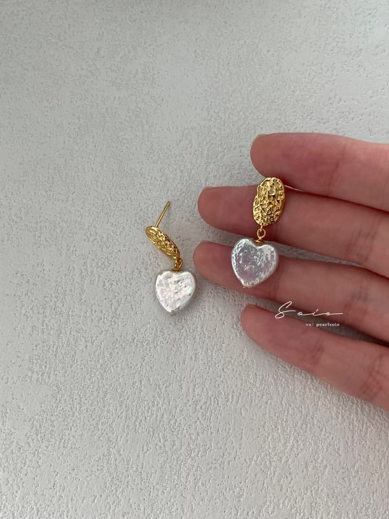 Vintage Golden Heart Earring 复古金色爱心珍珠耳钉