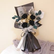 4朵永生黑玫瑰花束