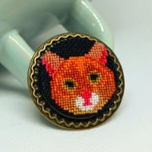 姜貓刺繡胸針十字繡首飾送給寵物愛好者橙色手工製作的生日禮物