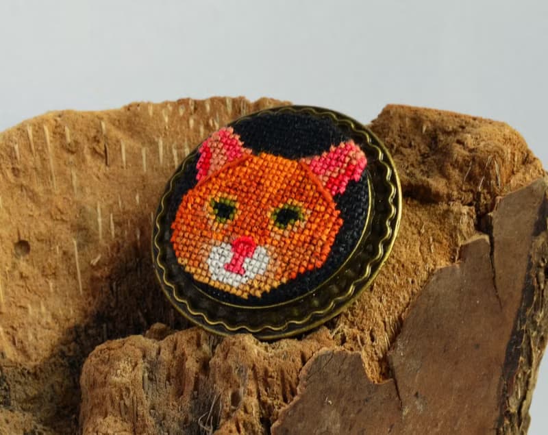 姜貓刺繡胸針十字繡首飾送給寵物愛好者橙色手工製作的生日禮物
