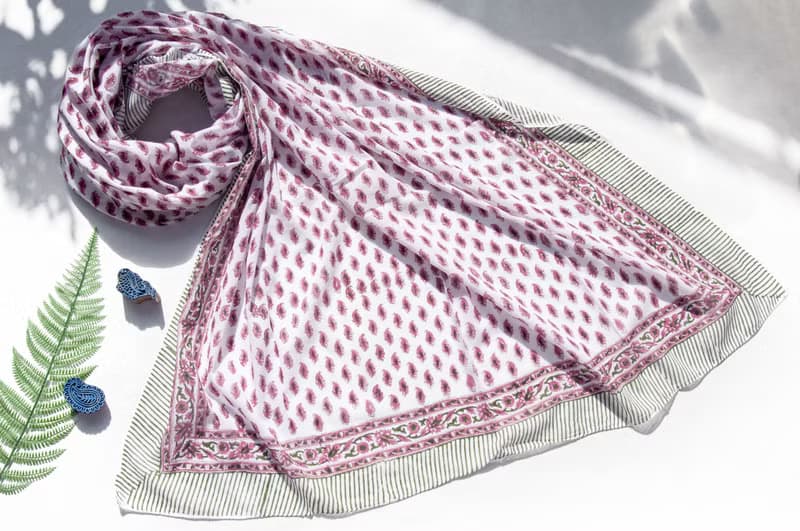 超大純綿絲巾 手工木刻印植物染圍巾  草木染棉絲巾-法式花朵藤蔓