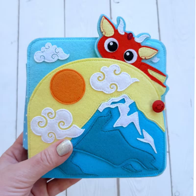 Felt book with the dragon symbol of 2024, Red Dragon, 紅龍, Perfect gift