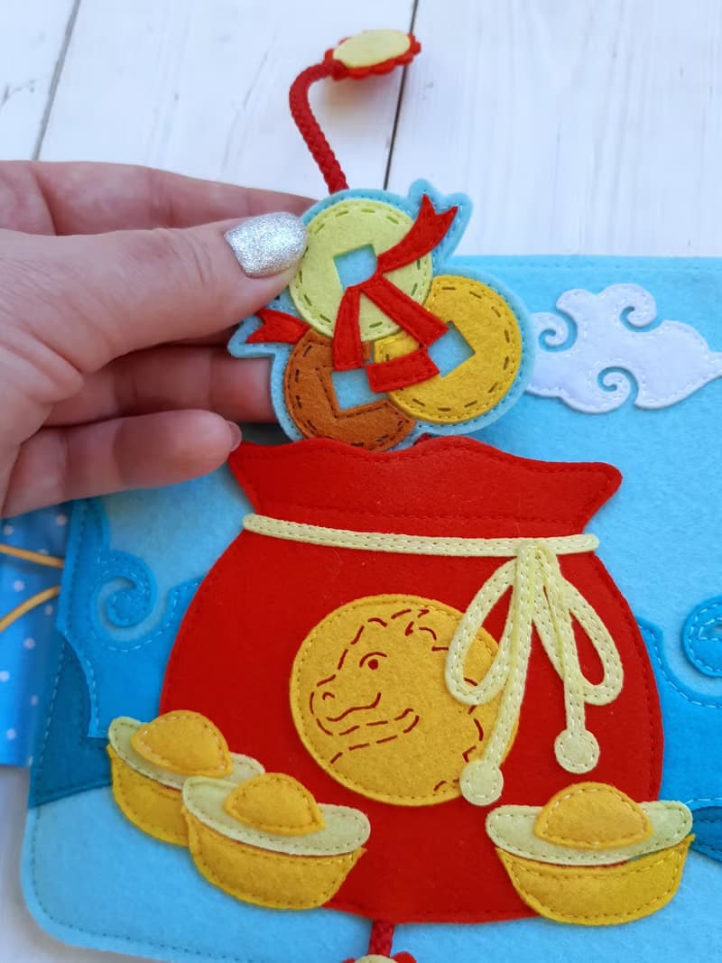 Felt book with the dragon symbol of 2024, Red Dragon, 紅龍, Perfect gift