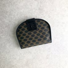 【 日本直送　名牌中古包 】CELINE セリーヌ マカダム 財布 ブラック ロゴ型押し PVCレザー 2つ折り財布 コンパクトウォレット hdn5d2