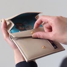日本製革　小銭が取り出しやすい二つ折り財布 - Short Wallet - BEIGE - CAREN QUOYLE -