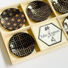 【送禮推薦】美濃燒西庵窯-江戶小紋手工小皿木盒禮盒(金紋亮黑)