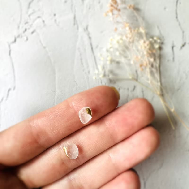 【再販】 海からの贈り物 シーグラス 金継ぎ ライン ピアス ノンホールピアス シンプル 小さい 小ぶり ゴールド 金 ホワイト 白 ガラス オフィス 極小