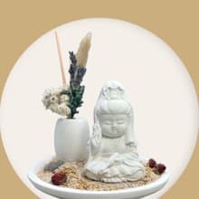 禪風設計 淨念吉祥小佛之寶瓶觀音 永生花圓盤組合 藝術香氛擴香