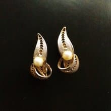 Vintage Jewelry 西洋古董飾品 對稱 掐絲 流線葉珠 夾式耳環