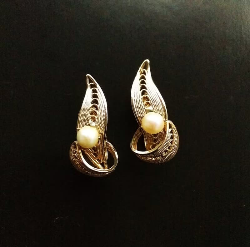 Vintage Jewelry 西洋古董飾品 對稱 掐絲 流線葉珠 夾式耳環