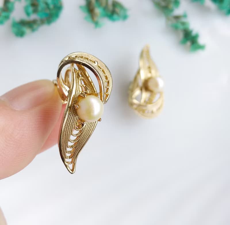 Vintage Jewelry 西洋古董飾品 對稱 掐絲 流線葉珠 夾式耳環