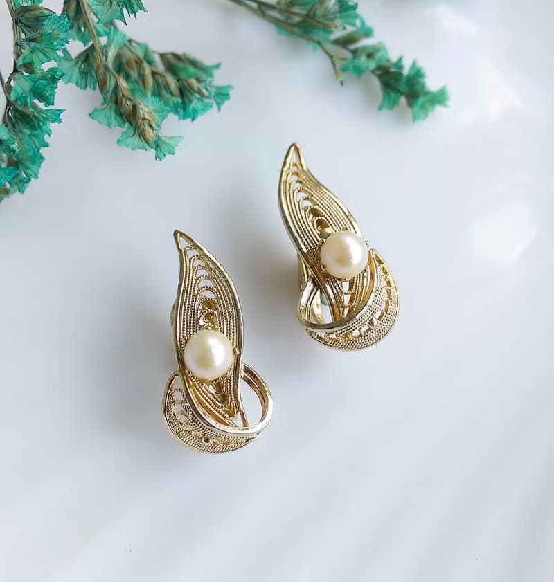 Vintage Jewelry 西洋古董飾品 對稱 掐絲 流線葉珠 夾式耳環